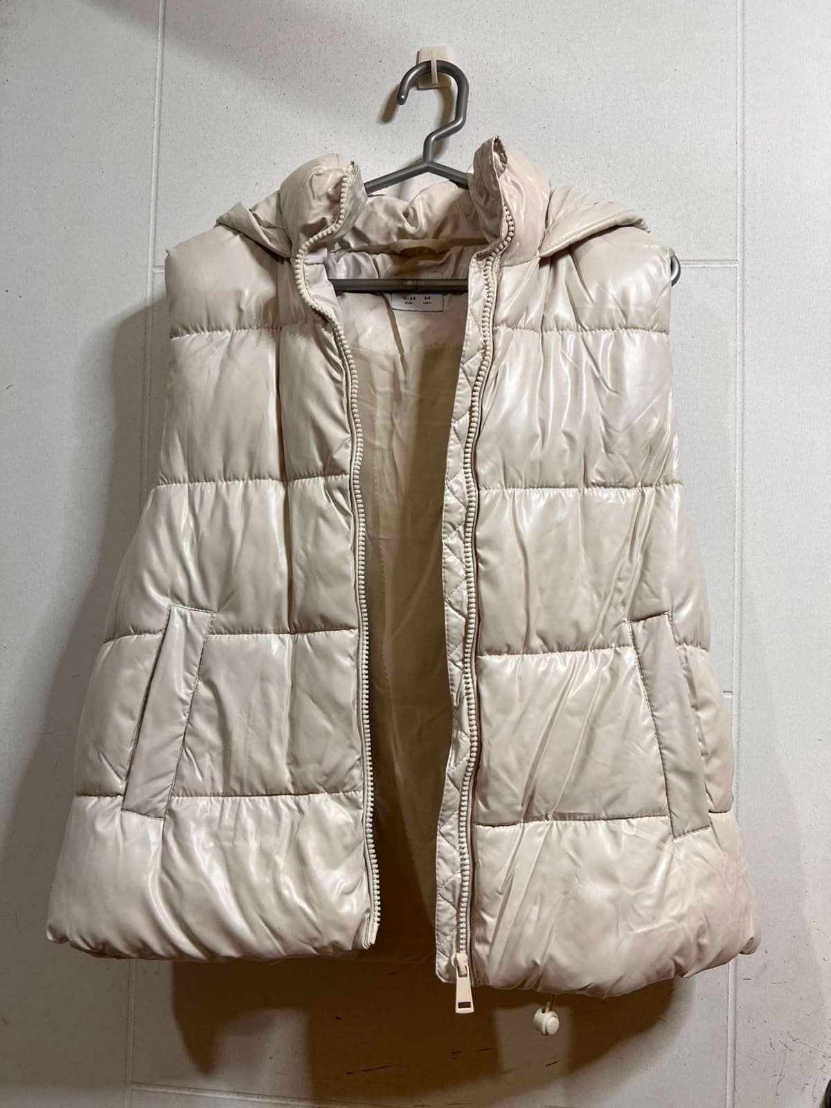 Chaleco Acolchado Puffer con capucha color blanco