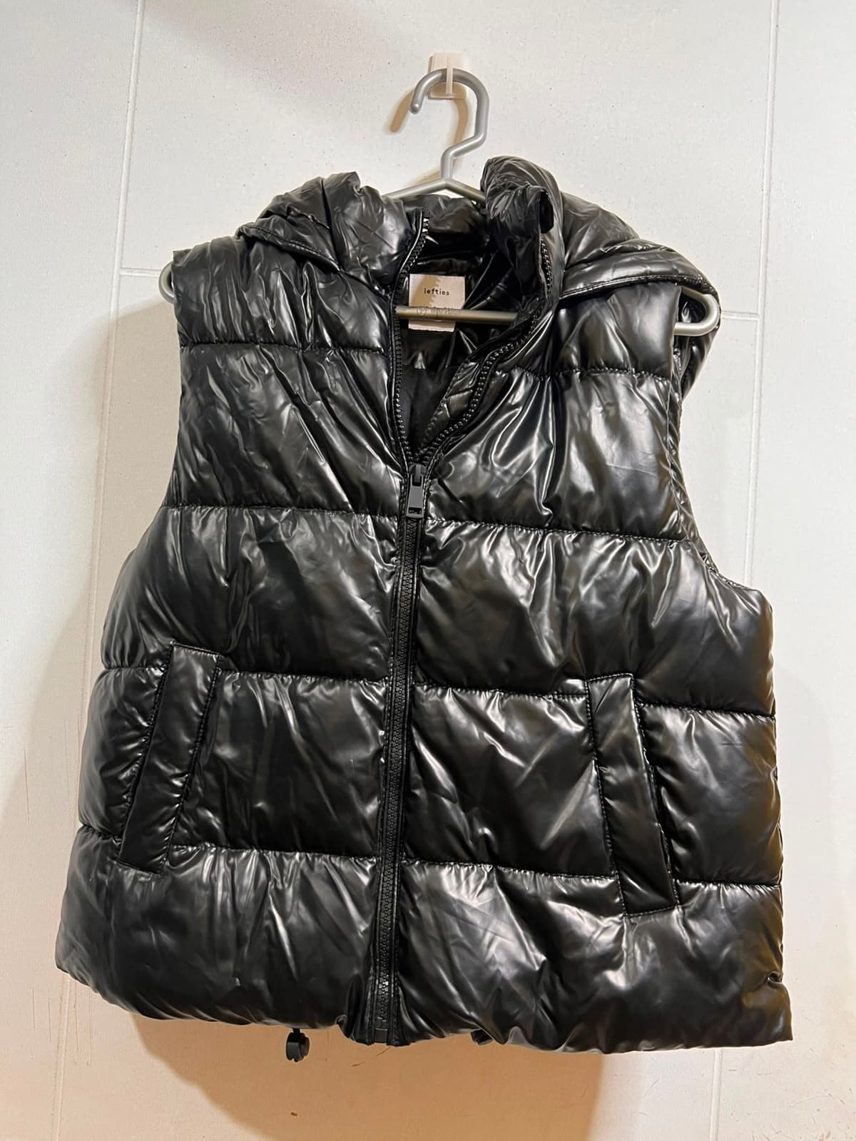 Chaleco Acolchado Puffer con capucha color negro